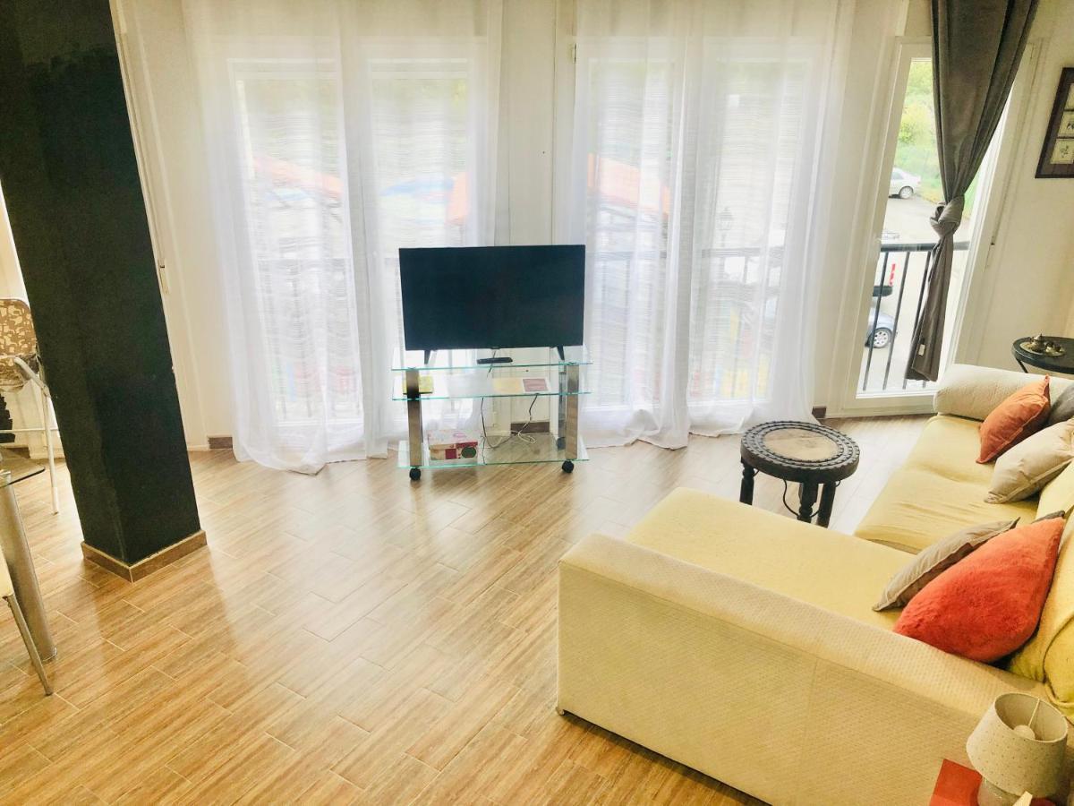 אמפוארו Cozy Apartment מראה חיצוני תמונה